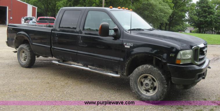 image for item AO9084 2003 Ford F350 Super Duty Lariat Crew Cab pickup truck