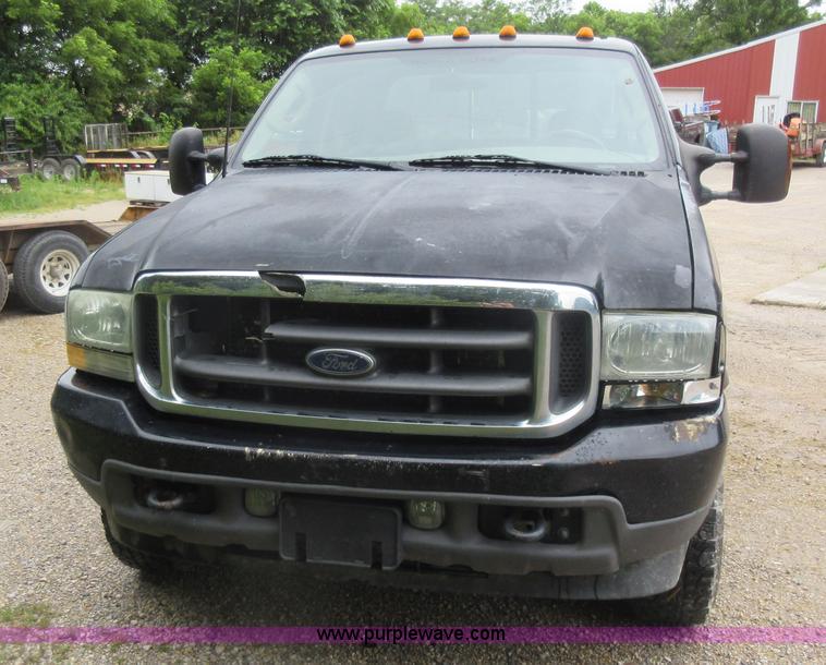 image for item AO9084 2003 Ford F350 Super Duty Lariat Crew Cab pickup truck