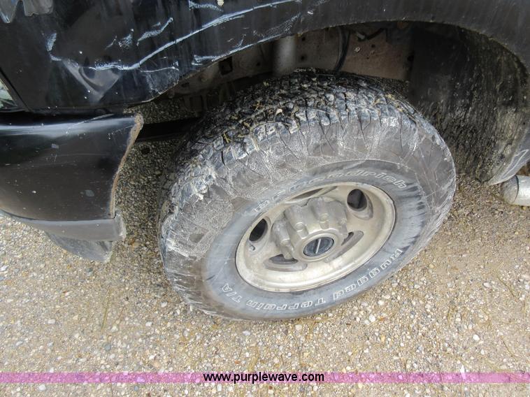 image for item AO9084 2003 Ford F350 Super Duty Lariat Crew Cab pickup truck