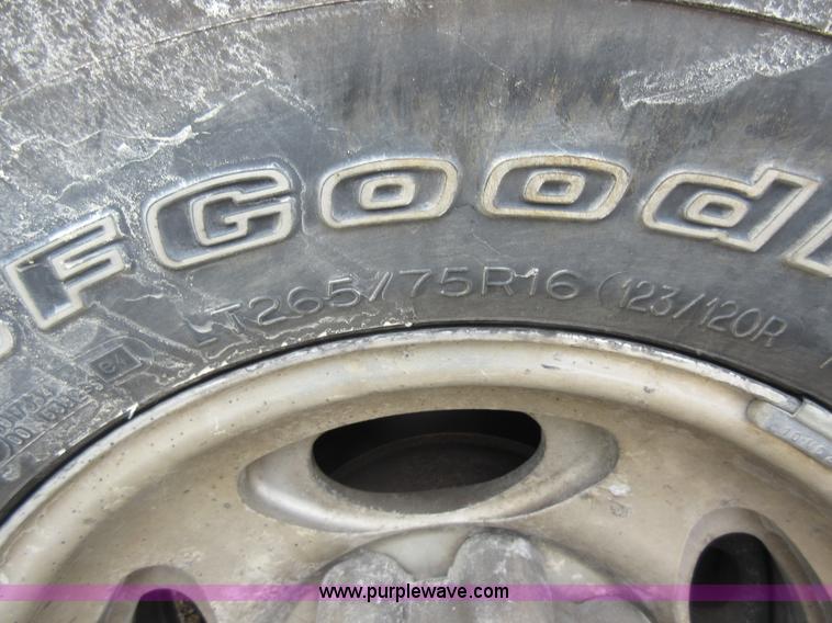 image for item AO9084 2003 Ford F350 Super Duty Lariat Crew Cab pickup truck