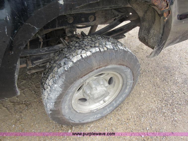 image for item AO9084 2003 Ford F350 Super Duty Lariat Crew Cab pickup truck