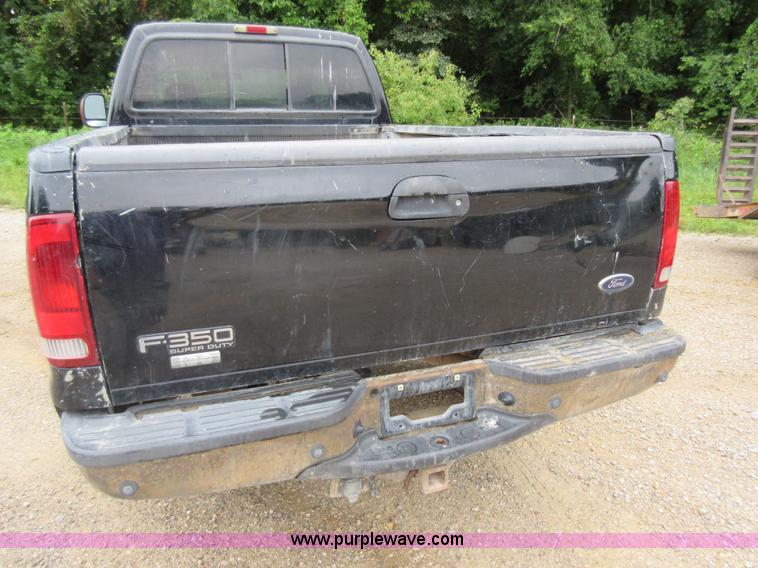 image for item AO9084 2003 Ford F350 Super Duty Lariat Crew Cab pickup truck