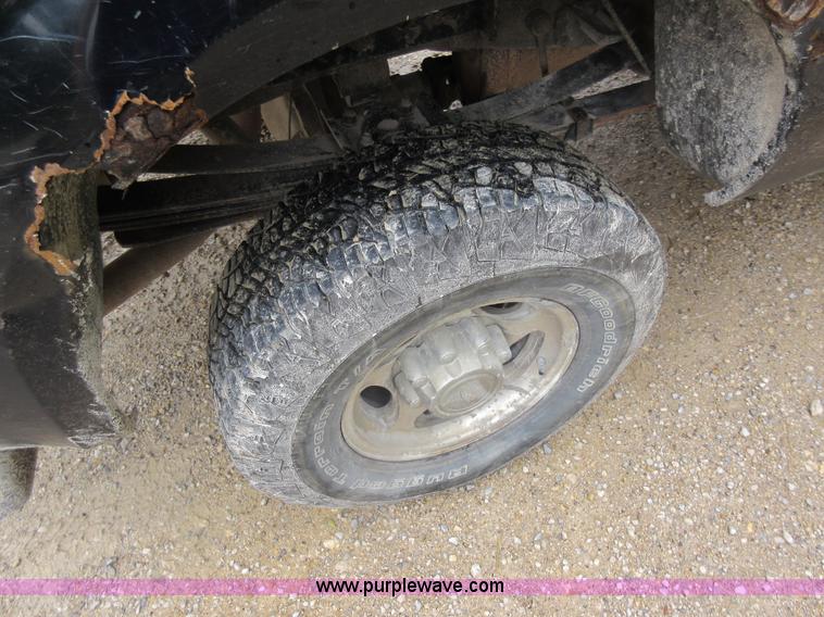 image for item AO9084 2003 Ford F350 Super Duty Lariat Crew Cab pickup truck