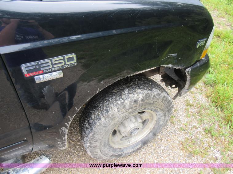 image for item AO9084 2003 Ford F350 Super Duty Lariat Crew Cab pickup truck