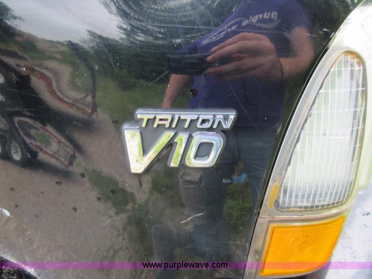 image for item AO9084 2003 Ford F350 Super Duty Lariat Crew Cab pickup truck