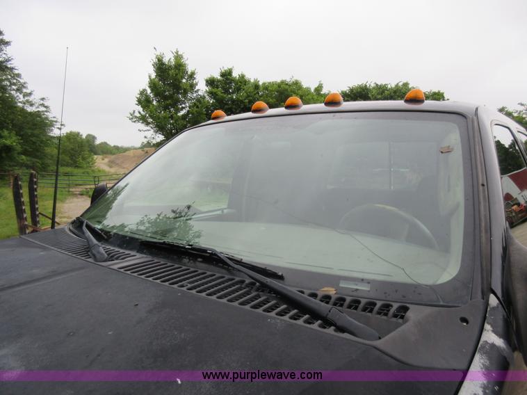 image for item AO9084 2003 Ford F350 Super Duty Lariat Crew Cab pickup truck