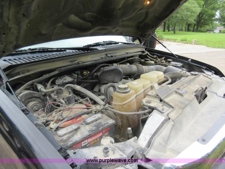 image for item AO9084 2003 Ford F350 Super Duty Lariat Crew Cab pickup truck