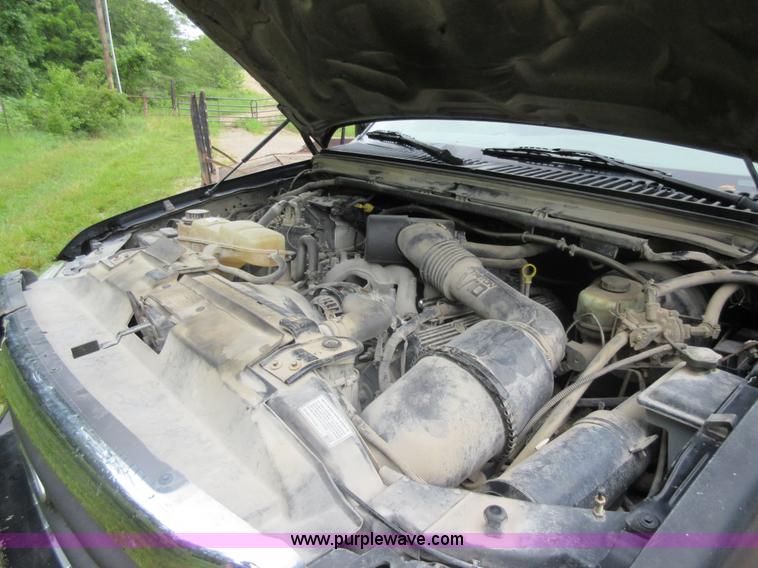 image for item AO9084 2003 Ford F350 Super Duty Lariat Crew Cab pickup truck