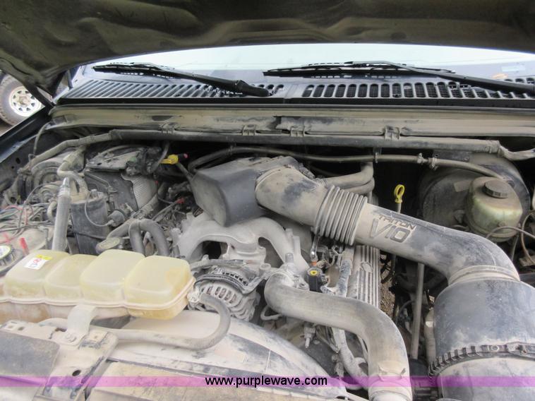 image for item AO9084 2003 Ford F350 Super Duty Lariat Crew Cab pickup truck