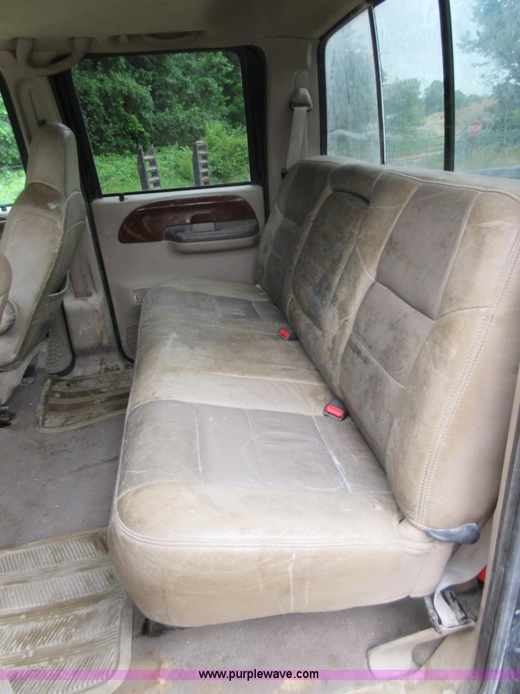 image for item AO9084 2003 Ford F350 Super Duty Lariat Crew Cab pickup truck