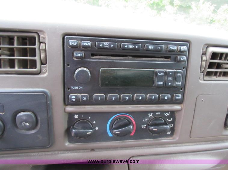 image for item AO9084 2003 Ford F350 Super Duty Lariat Crew Cab pickup truck