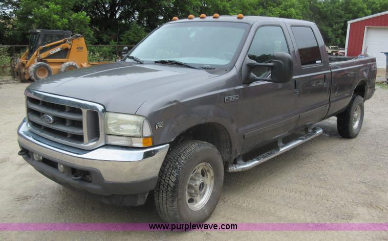 image for item AO9088 2002 Ford F350 Super Duty Lariat Crew Cab pickup truck