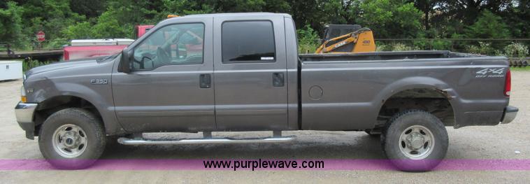 image for item AO9088 2002 Ford F350 Super Duty Lariat Crew Cab pickup truck