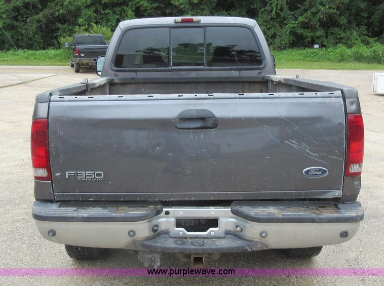 image for item AO9088 2002 Ford F350 Super Duty Lariat Crew Cab pickup truck