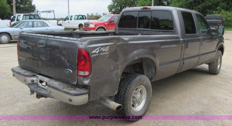 image for item AO9088 2002 Ford F350 Super Duty Lariat Crew Cab pickup truck