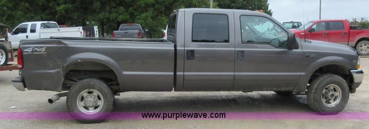 image for item AO9088 2002 Ford F350 Super Duty Lariat Crew Cab pickup truck
