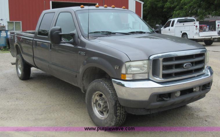 image for item AO9088 2002 Ford F350 Super Duty Lariat Crew Cab pickup truck