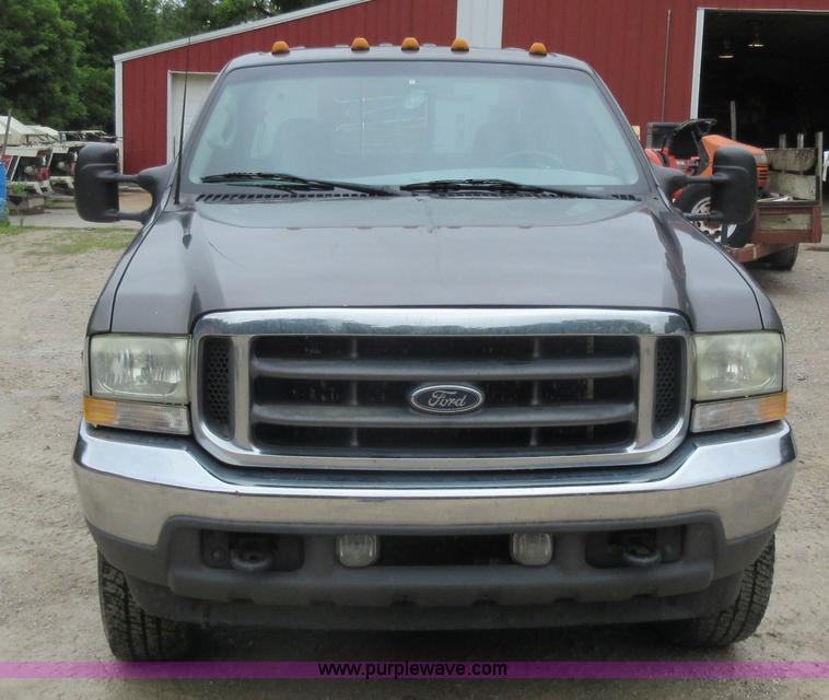 image for item AO9088 2002 Ford F350 Super Duty Lariat Crew Cab pickup truck