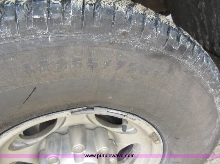 image for item AO9088 2002 Ford F350 Super Duty Lariat Crew Cab pickup truck