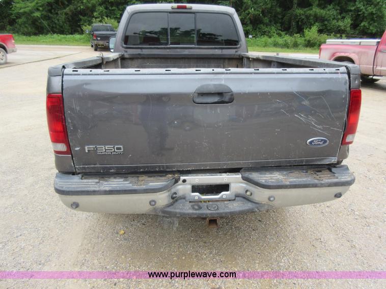 image for item AO9088 2002 Ford F350 Super Duty Lariat Crew Cab pickup truck