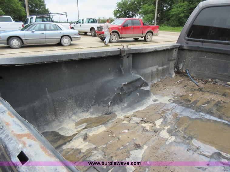 image for item AO9088 2002 Ford F350 Super Duty Lariat Crew Cab pickup truck