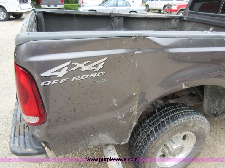 image for item AO9088 2002 Ford F350 Super Duty Lariat Crew Cab pickup truck