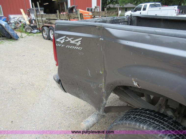 image for item AO9088 2002 Ford F350 Super Duty Lariat Crew Cab pickup truck