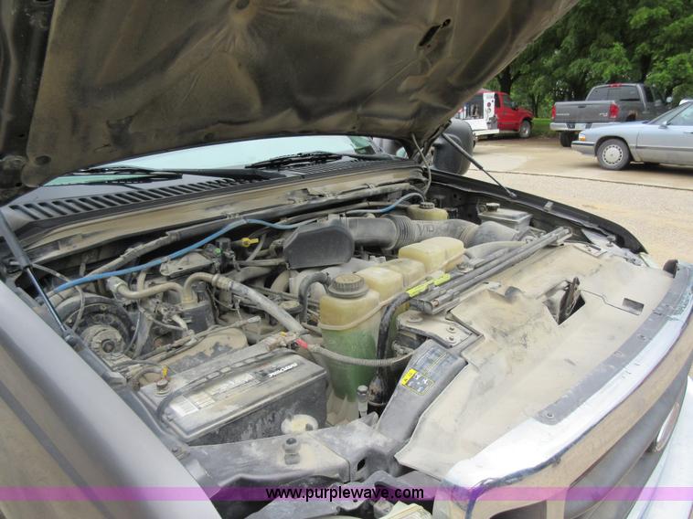 image for item AO9088 2002 Ford F350 Super Duty Lariat Crew Cab pickup truck