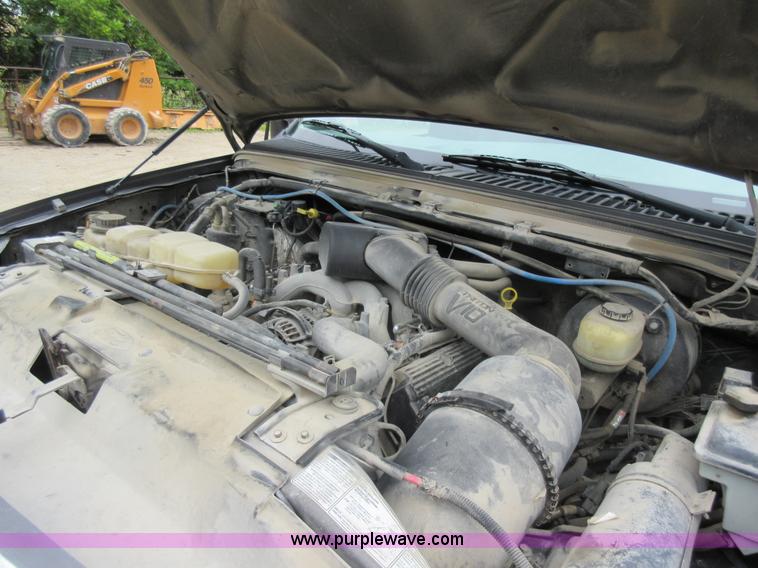 image for item AO9088 2002 Ford F350 Super Duty Lariat Crew Cab pickup truck