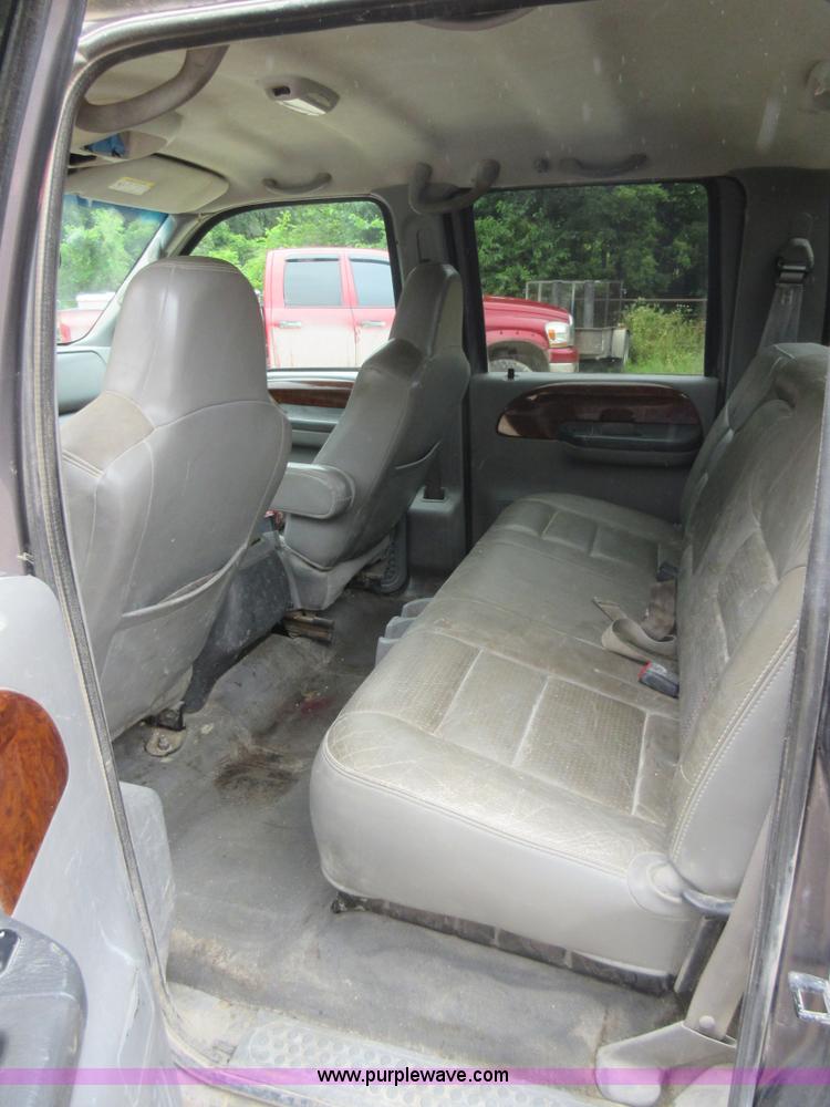 image for item AO9088 2002 Ford F350 Super Duty Lariat Crew Cab pickup truck