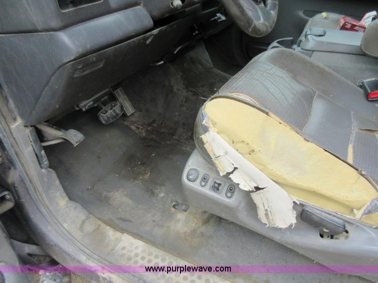 image for item AO9088 2002 Ford F350 Super Duty Lariat Crew Cab pickup truck