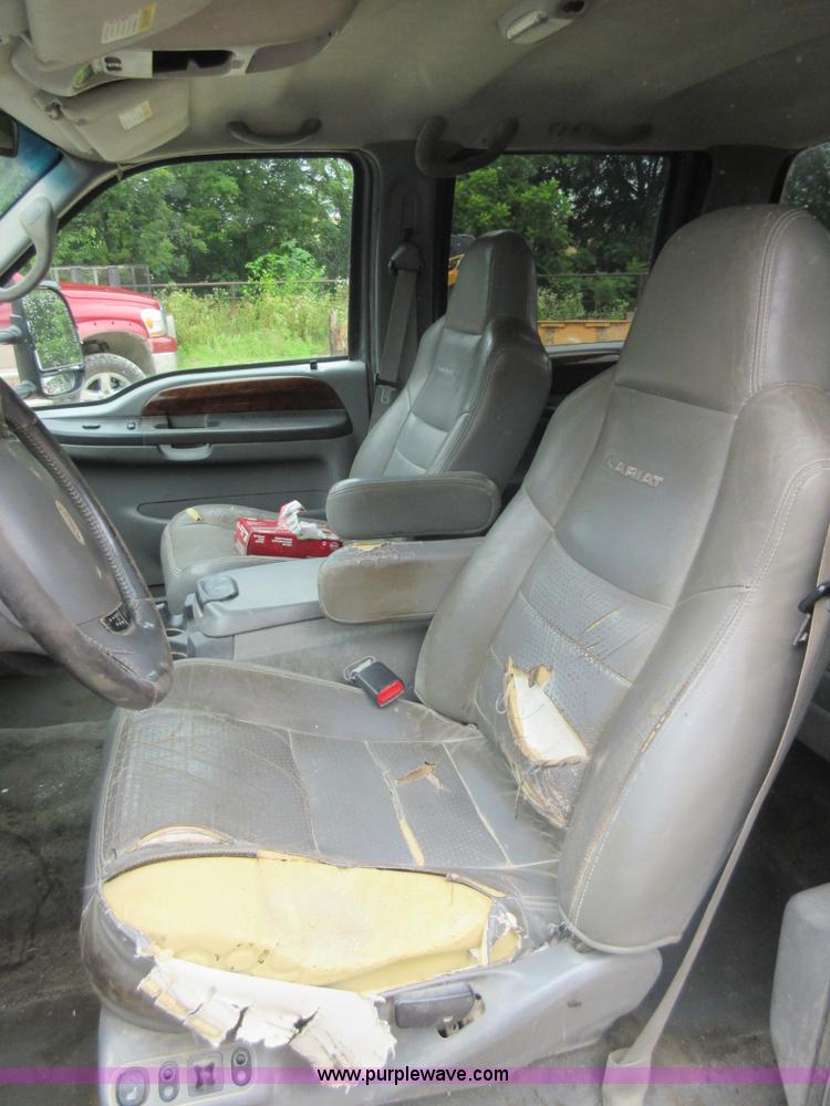 image for item AO9088 2002 Ford F350 Super Duty Lariat Crew Cab pickup truck