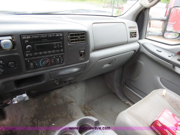 image for item AO9088 2002 Ford F350 Super Duty Lariat Crew Cab pickup truck