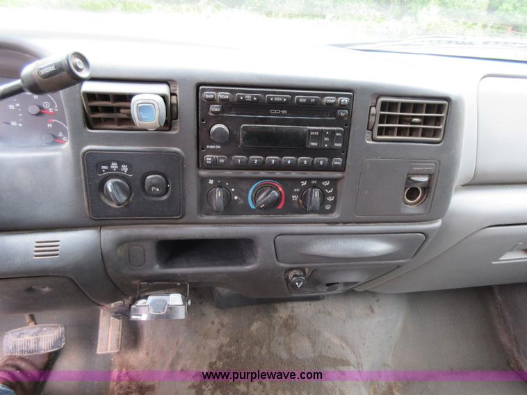 image for item AO9088 2002 Ford F350 Super Duty Lariat Crew Cab pickup truck