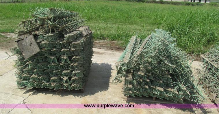 image for item AY9833 4" continuous high chairs reinforcing steel supports