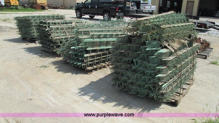 image for item AY9833 4" continuous high chairs reinforcing steel supports