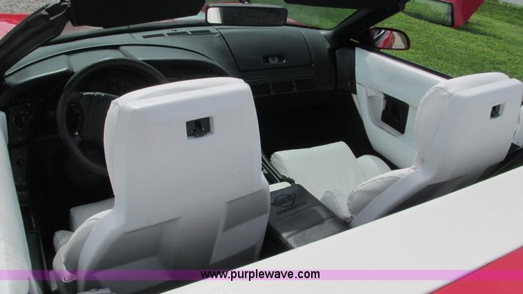image for item AY9837 1992 Chevrolet Corvette convertible