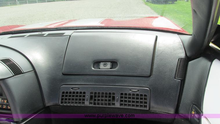 image for item AY9837 1992 Chevrolet Corvette convertible