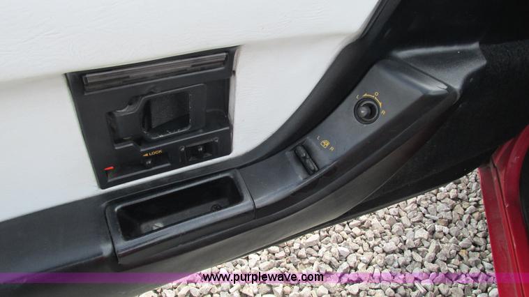 image for item AY9837 1992 Chevrolet Corvette convertible