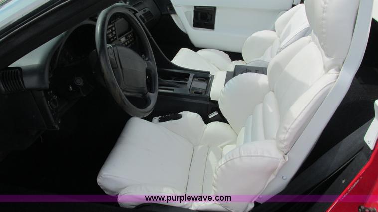 image for item AY9837 1992 Chevrolet Corvette convertible