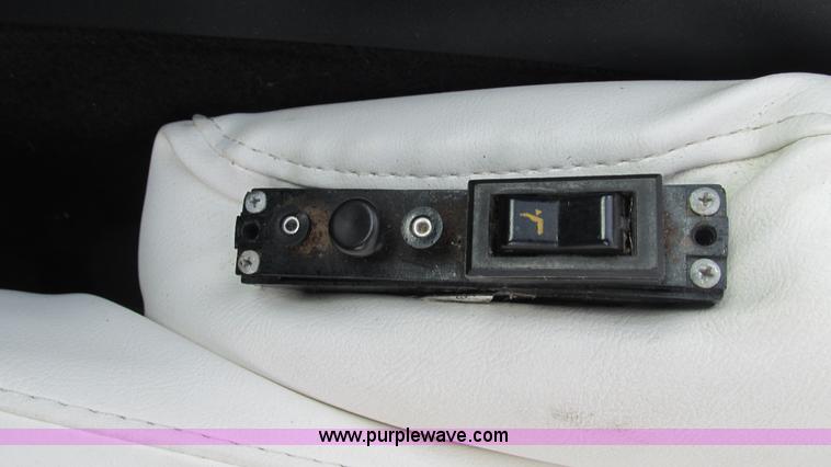 image for item AY9837 1992 Chevrolet Corvette convertible