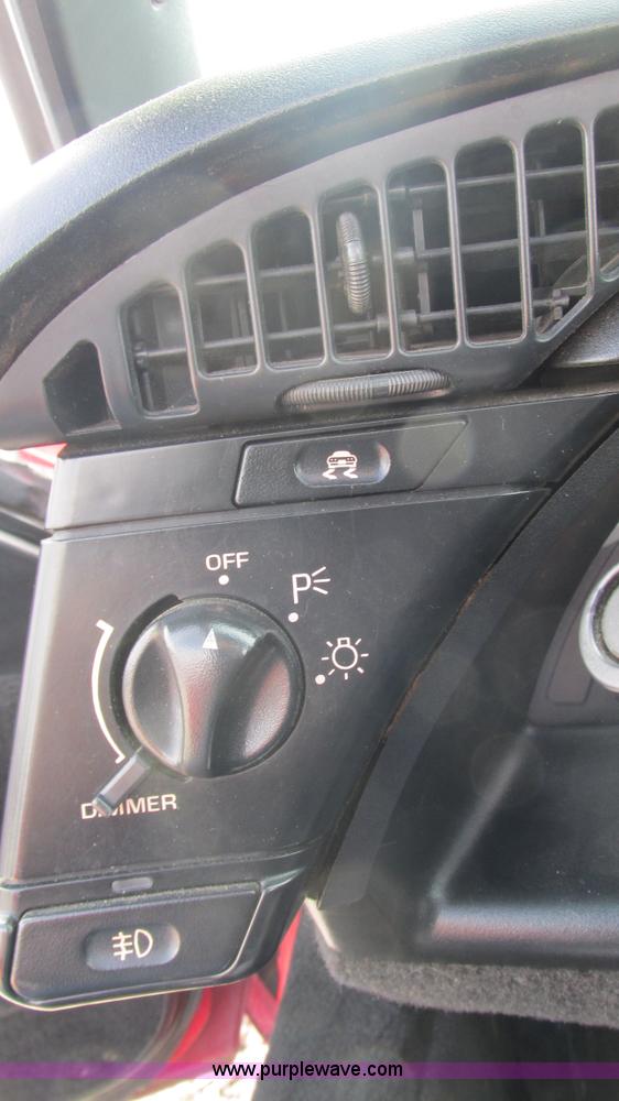 image for item AY9837 1992 Chevrolet Corvette convertible