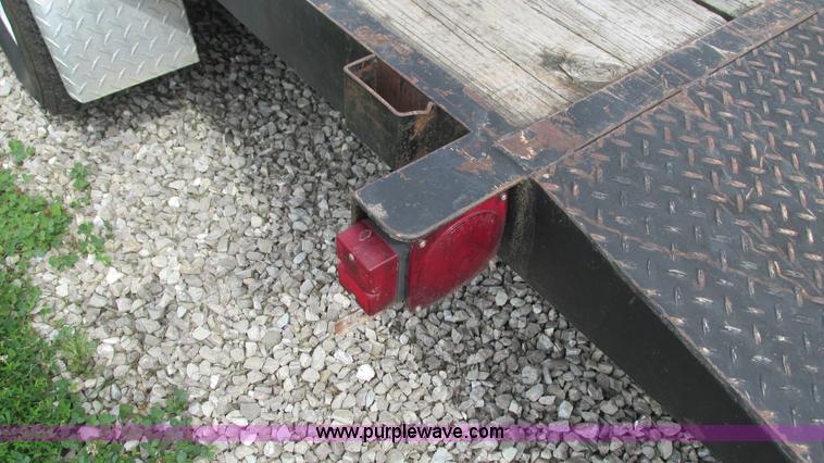 image for item AY9838 2005 Triumph utility trailer