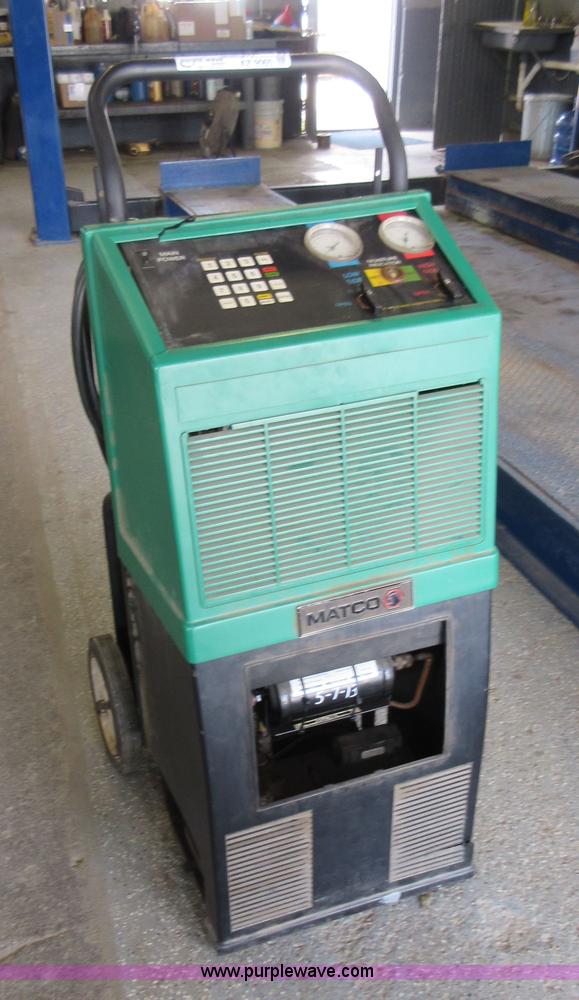 image for item AZ9060 1995 Matco refrigerant recovery and recycling system
