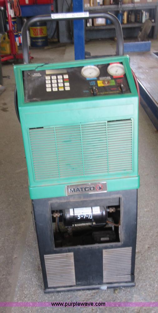 image for item AZ9060 1995 Matco refrigerant recovery and recycling system