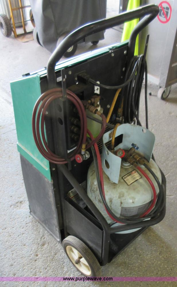 image for item AZ9060 1995 Matco refrigerant recovery and recycling system