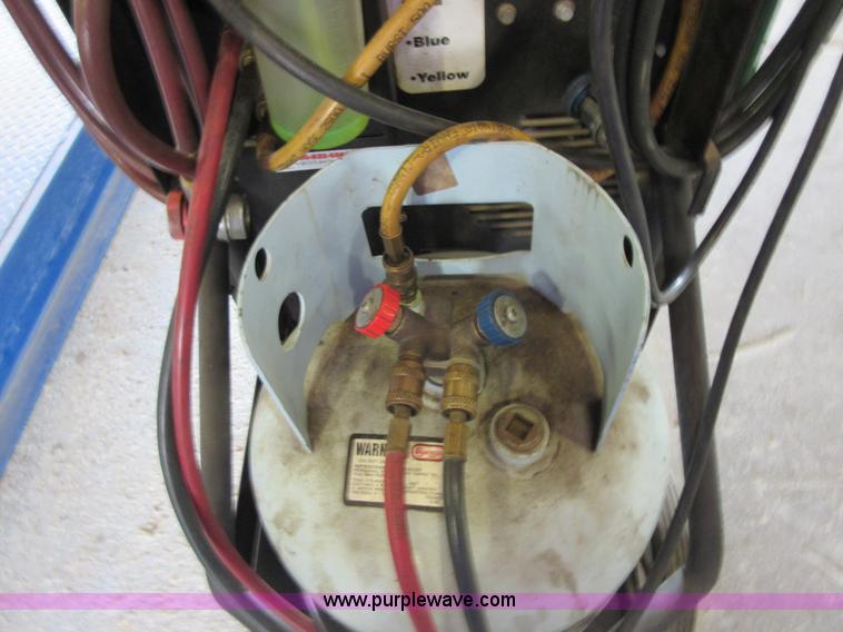 image for item AZ9060 1995 Matco refrigerant recovery and recycling system