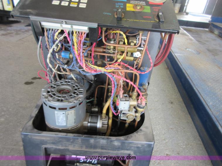 image for item AZ9060 1995 Matco refrigerant recovery and recycling system