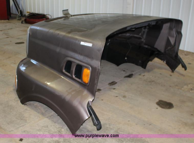 image for item BC9209 2001 Sterling truck hood