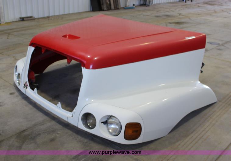 image for item BC9211 2000 Freightliner Century truck hood